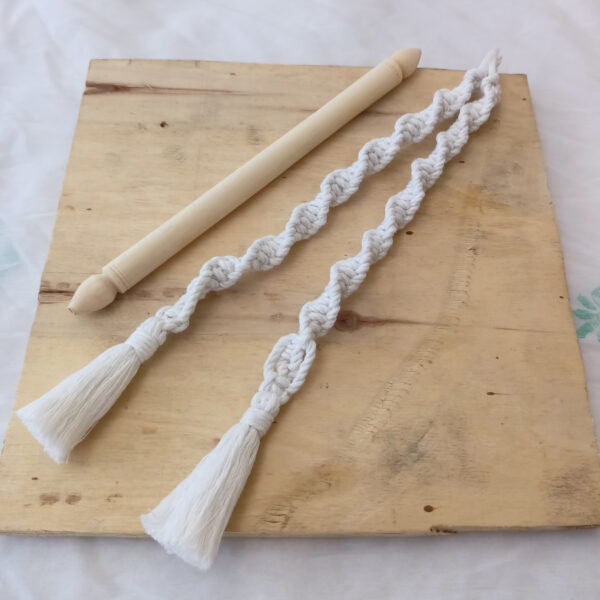 Tissue pepper holder with 9" wooden rod - WHITE | Hand-Crafted| macramé | Knotted | Beaded |Artistic