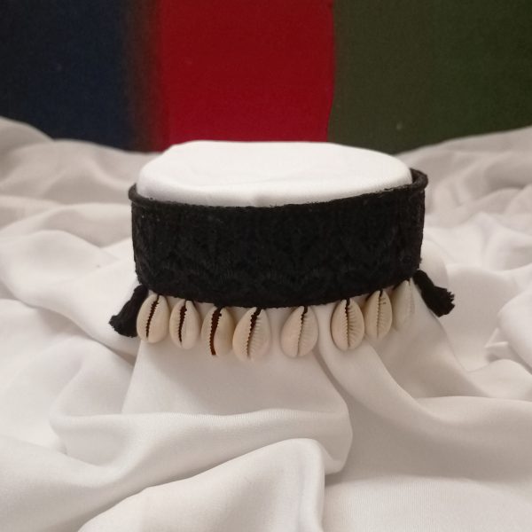 Black embroidery lace choker with real cowries