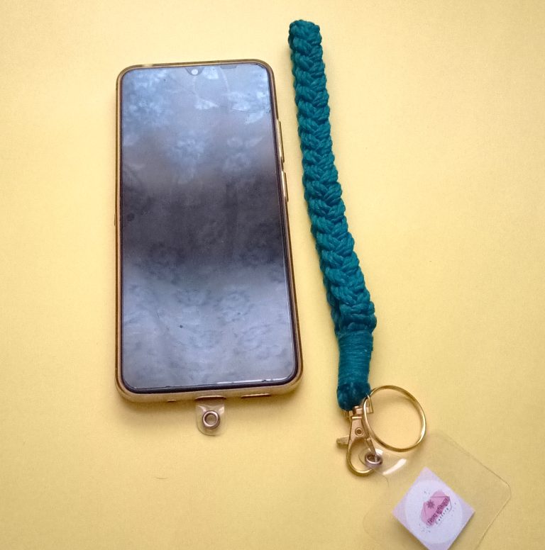 Mobile holder mini macramé- light green