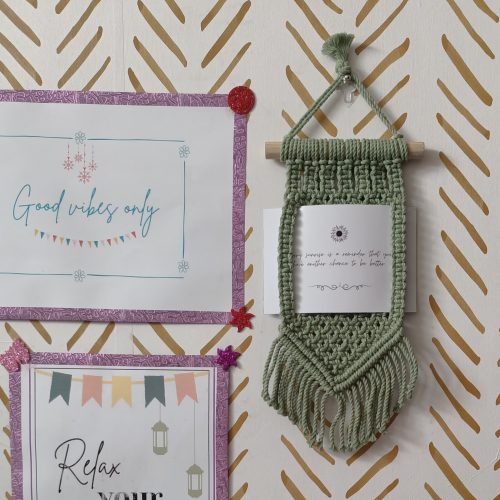 single photo frame hangers (3) Mini wall photo frame -macramé - Pastel Green color